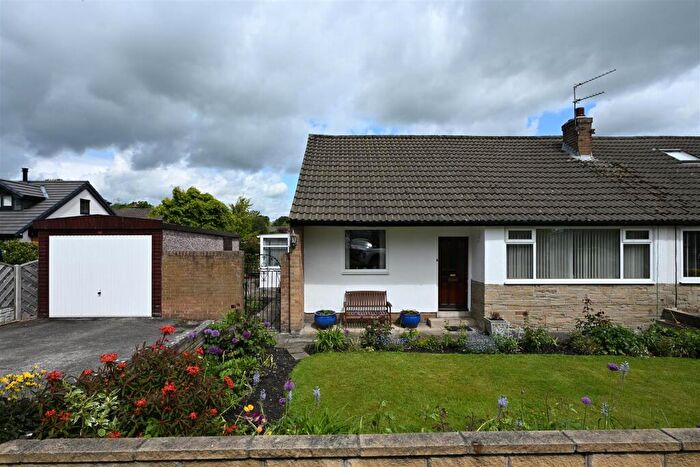 2 Bedroom Semi-Detached Bungalow For Sale In , Sefton Drive, Hove Edge, HD6