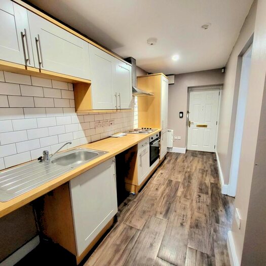 1 Bedroom Flat To Rent In Flat, Warwick House, Avenue Road, DN2