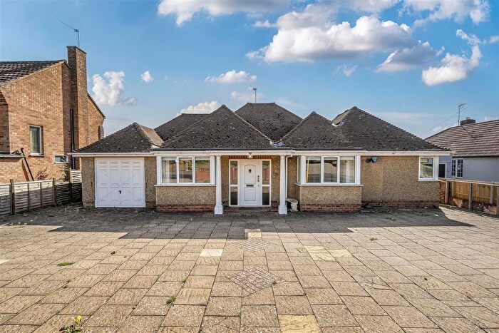 3 Bedroom Bungalow For Sale In Heath Road, Maidstone, ME16