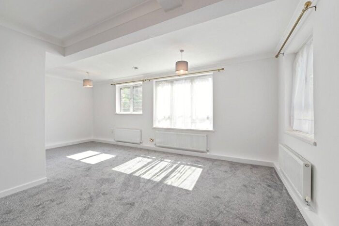 2 Bedroom Flat To Rent In Logan Place, London, W8