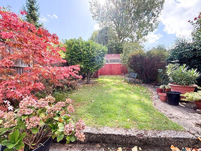 2 Bedroom Flat For Sale In Nant Road, London, NW2