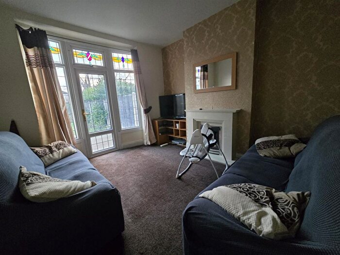 3 Bedroom Semi-Detached House To Rent In Willett Road, West Bromwich, B71