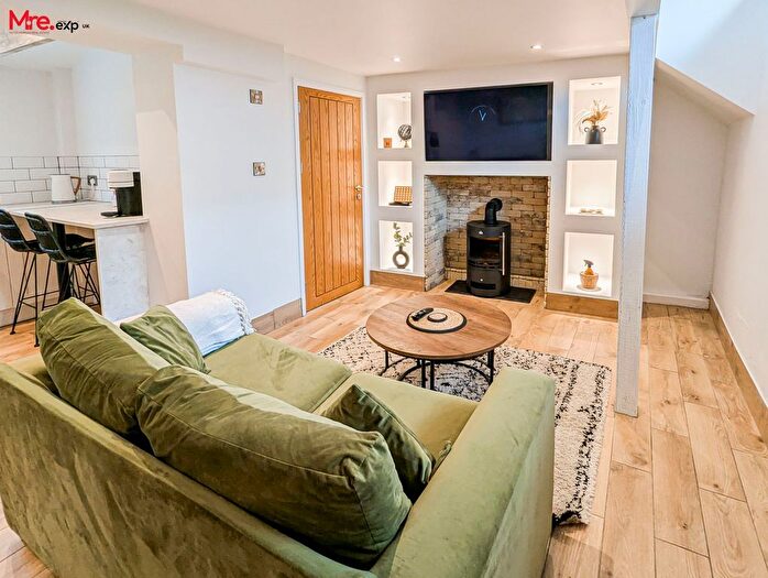 1 Bedroom Studio For Sale In Pontadulais Road, Cross Hands, SA14