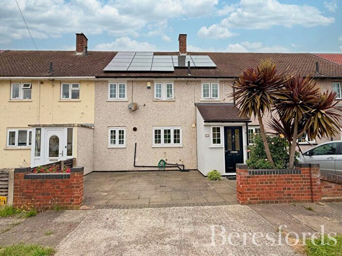 3 Bedroom Terraced House For Sale In Gillam Way, Rainham, RM13