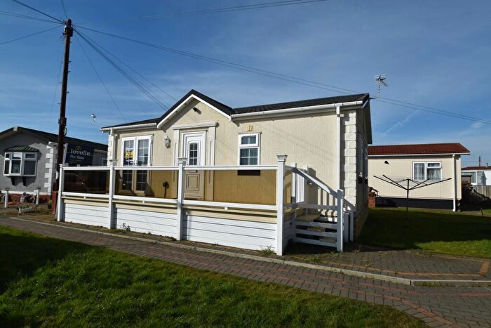 2 Bedroom Mobile/park Home For Sale In Lyndhurst Estate, Sea Lane, Ingoldmells, Skegness, PE25