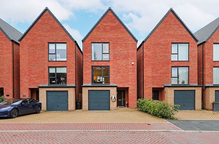 3 Bedroom Detached House For Sale In Woodcote Way, Walton, Chesterfield, S40