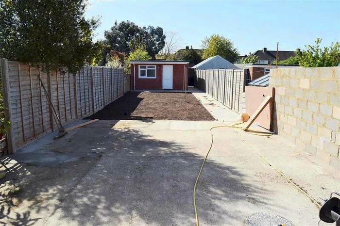 5 Bedroom Terraced House To Rent In Hounslow, TW14