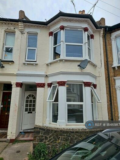 2 Bedroom Flat To Rent In Gordon Road, Southend-On-Sea, SS1