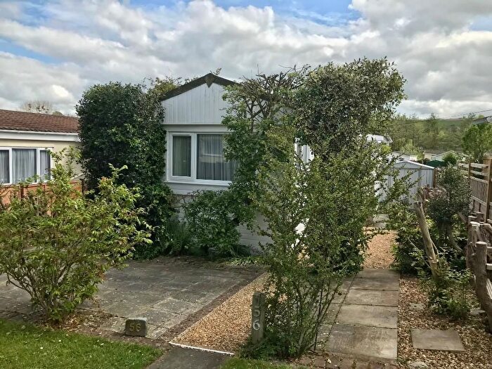 2 Bedroom Mobile/park Home For Sale In Heath Farm Park, Barford St. Martin, Salisbury, SP3