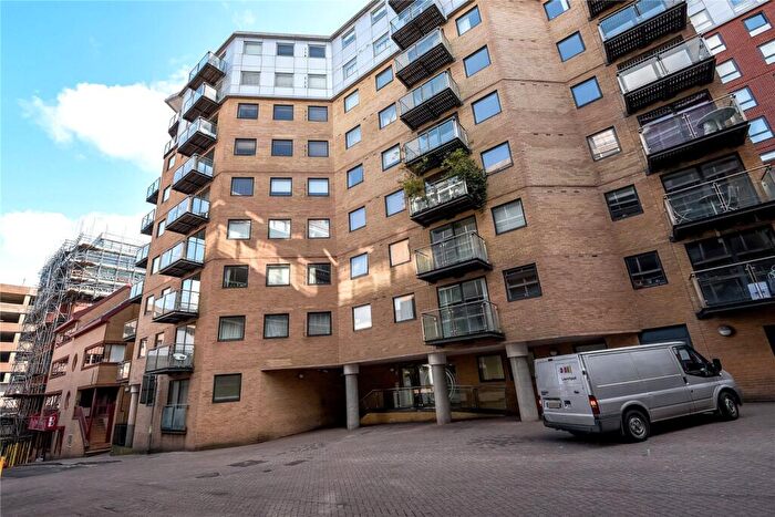 2 Bedroom Flat To Rent In Projection East, Merchants Place, Reading, Berkshire, RG1