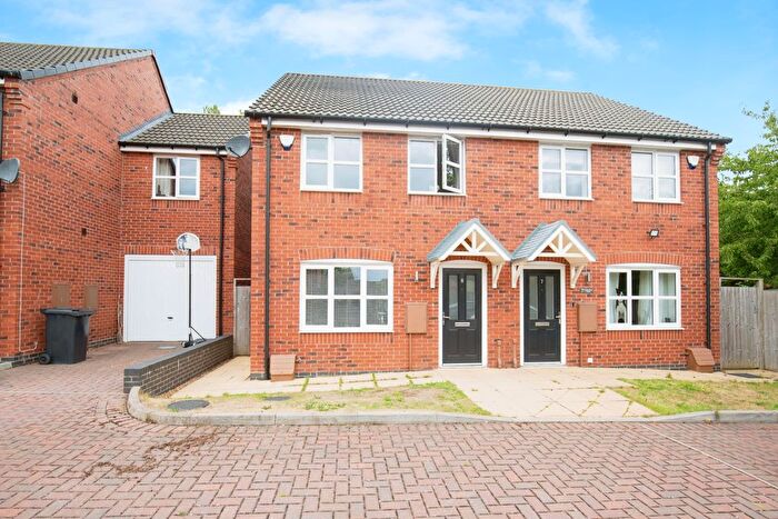 3 Bedroom Semi-Detached House For Sale In Connemara Close, Dordon, B78