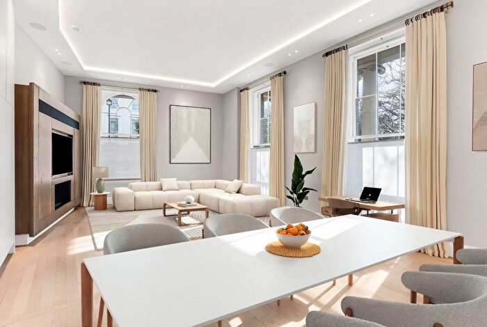 2 Bedroom Flat To Rent In Portland Place, Marylebone, London, W1B