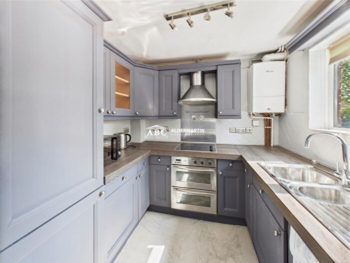 2 Bedroom End Of Terrace House To Rent In Hill View, Whyteleafe, CR3