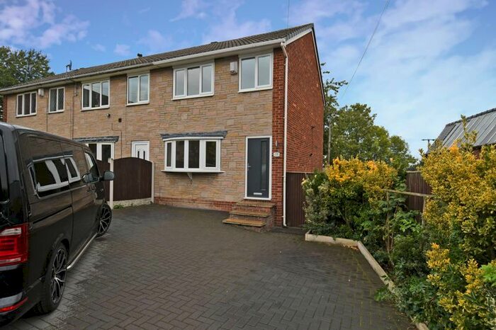 3 Bedroom Semi-Detached House To Rent In Dale Close, Ossett, WF5