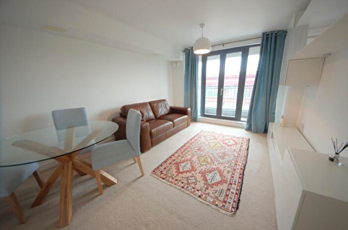 2 Bedroom Apartment To Rent In Caledonian Road, Islington, N7