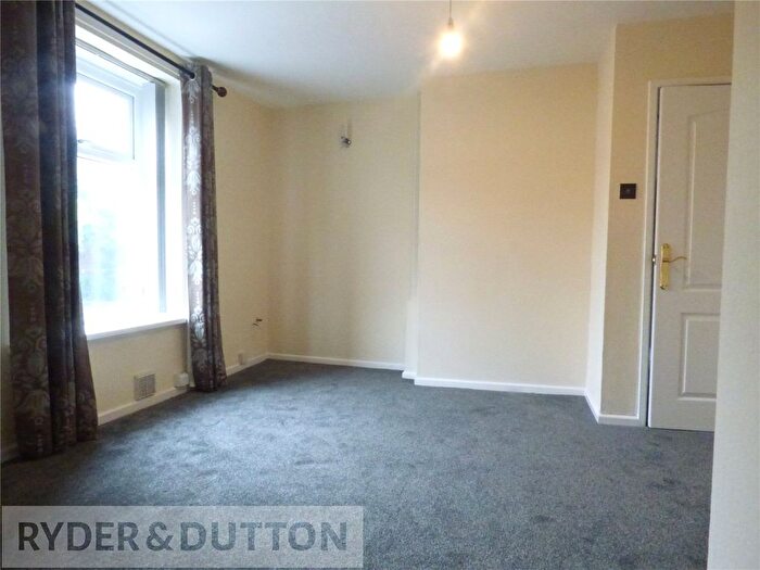 2 Bedroom Flat To Rent In Oldham Road, Royton, Oldham, Greater Manchester, OL2