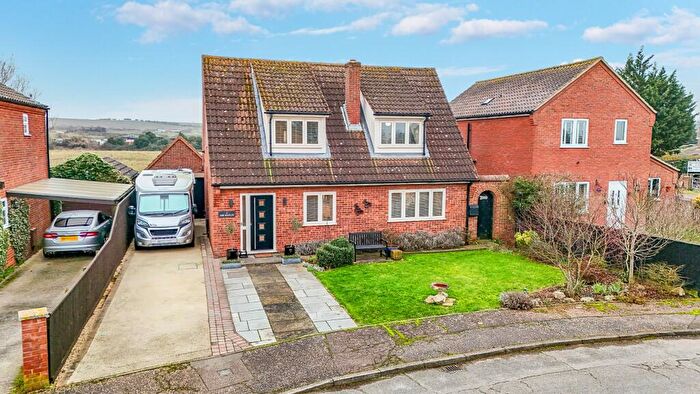 3 Bedroom Chalet For Sale In Woodside Avenue, Heacham, PE31