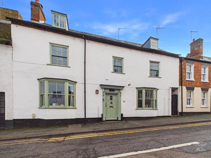 5 Bedroom House For Sale In Nelson Street, Buckingham, MK18