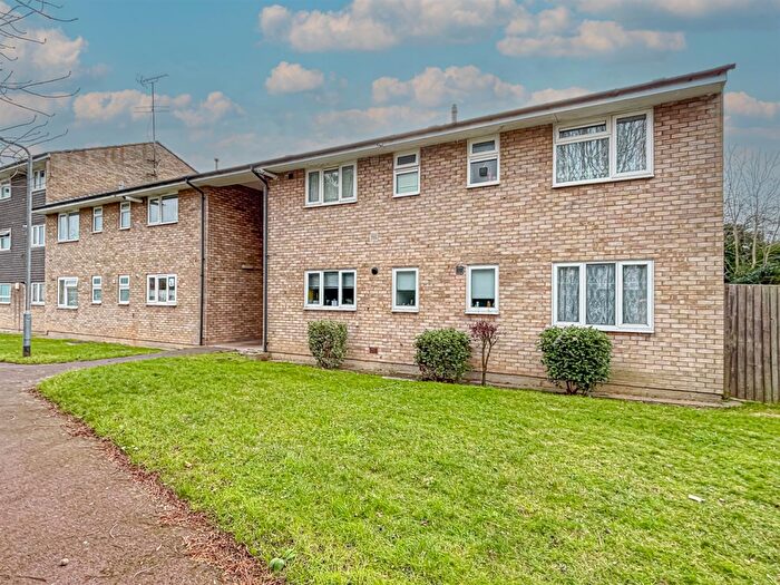 2 Bedroom Flat For Sale In * Extra Large Flat * Shannon Close, Leigh-On-Sea, SS9