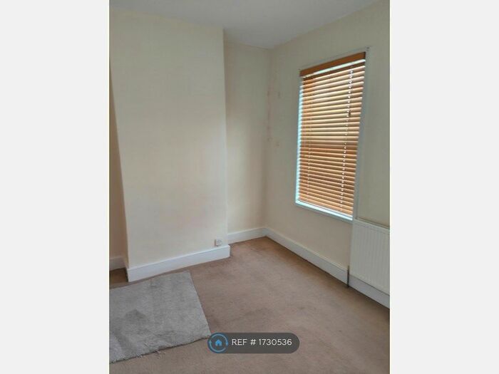 2 Bedroom Terraced House To Rent In Oakdale Rd, London, E11
