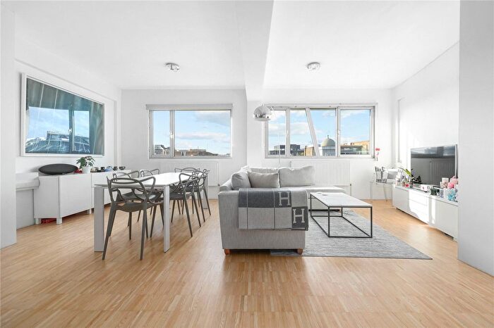 2 Bedroom Flat For Sale In St John Street, London, EC1M