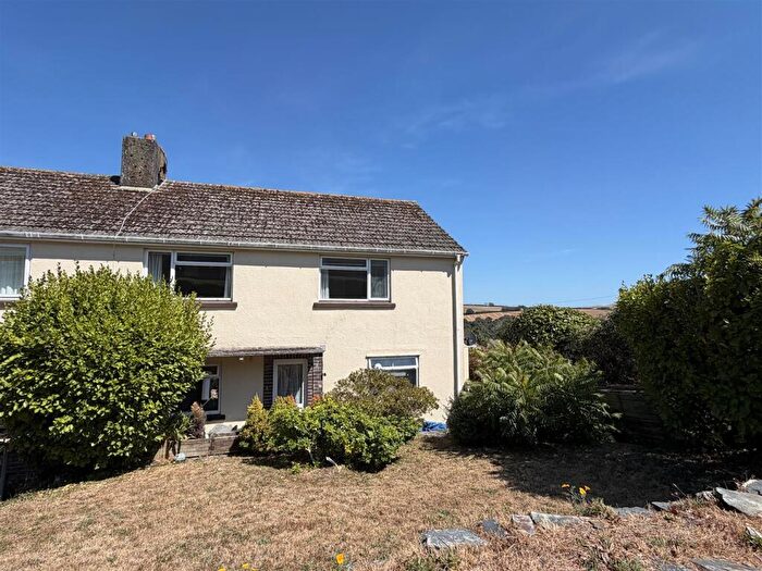 2 Bedroom Flat For Sale In Green Lane, Fowey, PL23