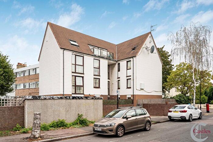 1 Bedroom Flat For Sale In Clarence Road, London, N22