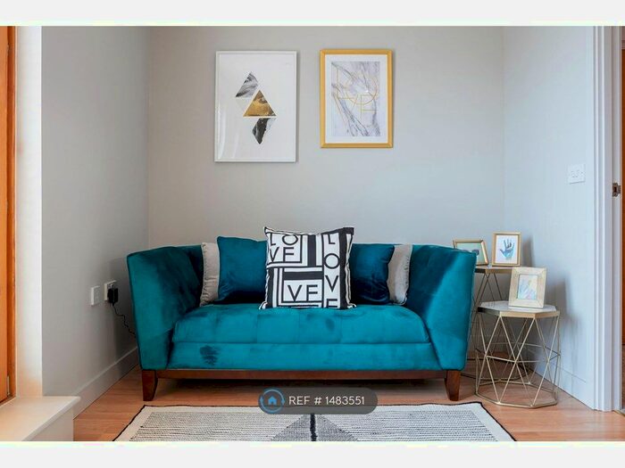 1 Bedroom Flat To Rent In Oyster Court, London, SE17