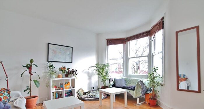 2 Bedroom Flat To Rent In Beresford Road, Haringey, London, N8
