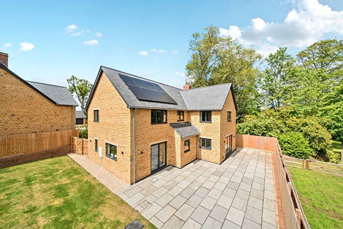4 Bedroom Detached House For Sale In Broadstone Lane, Hardington Mandeville, BA22
