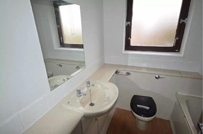 2 Bedroom Flat To Rent In Arklay Court, Dundee, DD3