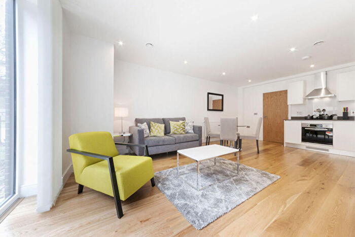 2 Bedroom Flat To Rent In West Court, Eltham, London, SE9