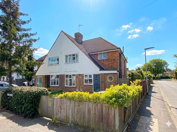 6 Bedroom Semi-Detached House For Sale In James Road, Camberley, Surrey, GU15