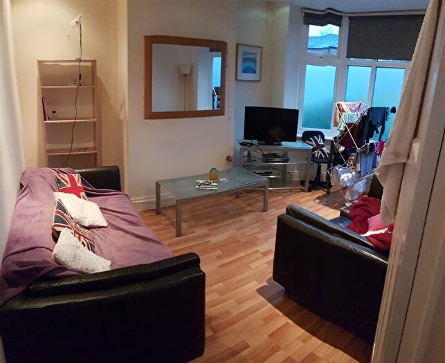 4 Bedroom Semi-detached House To Rent In The Crescent, Manchester, M26