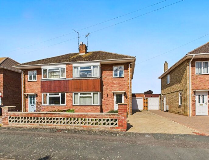 3 Bedroom Semi-Detached House For Sale In Edinburgh Avenue, Werrington Village, PE4