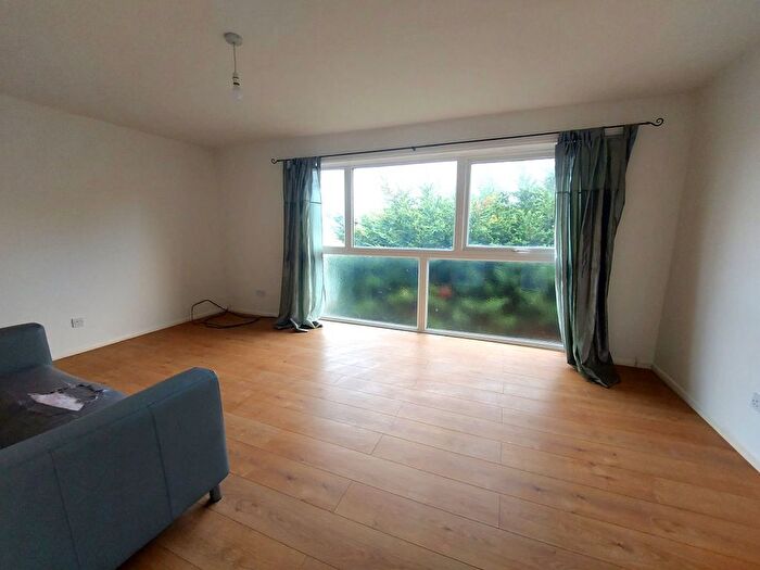 1 Bedroom Flat To Rent In St. Peters Close, Ilford, IG2