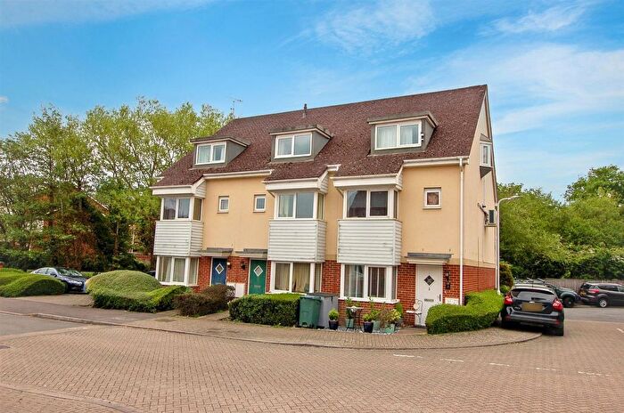2 Bedroom Flat For Sale In Queripel Close, Tunbridge Wells, TN2