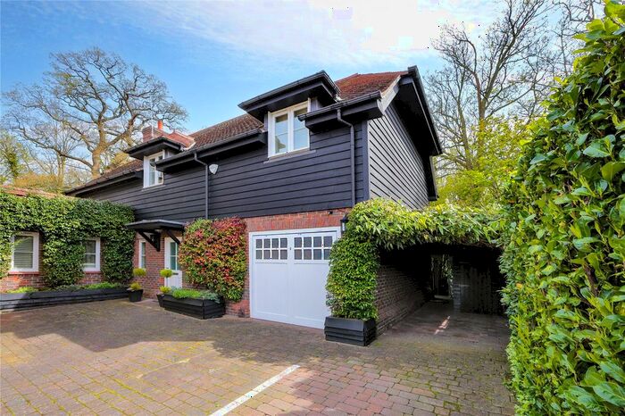 3 Bedroom Link Detached House For Sale In Middle Down, Aldenham, Watford, Hertfordshire, WD25