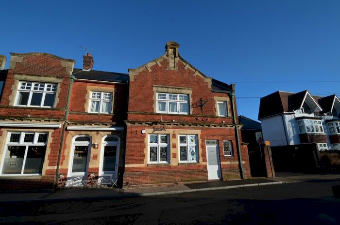 2 Bedroom Flat To Rent In Saint Peter's Road, Petersfield GU32