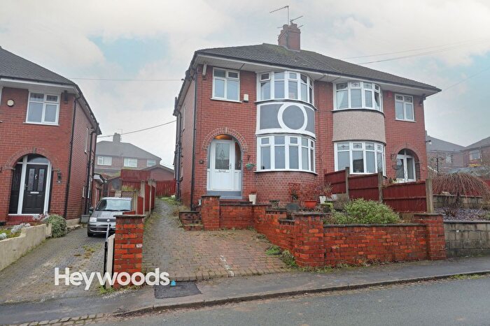 3 Bedroom Semi Detached House For Sale In Warwick Grove, Basford, Newcastle-Under-Lyme, Staffordshire, ST5