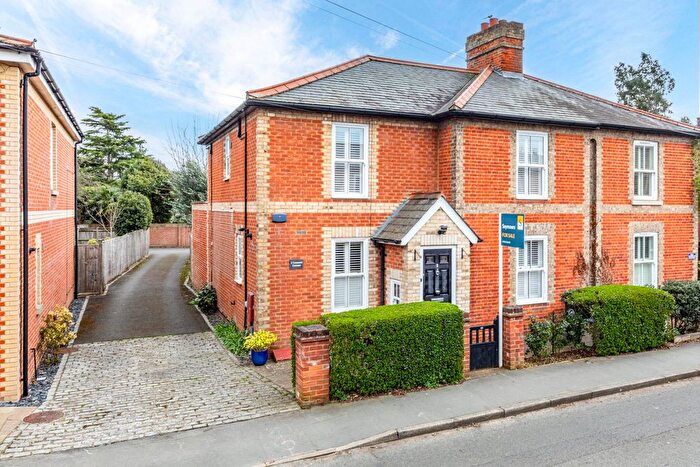 4 Bedroom Detached House For Sale In Pyrford, GU22