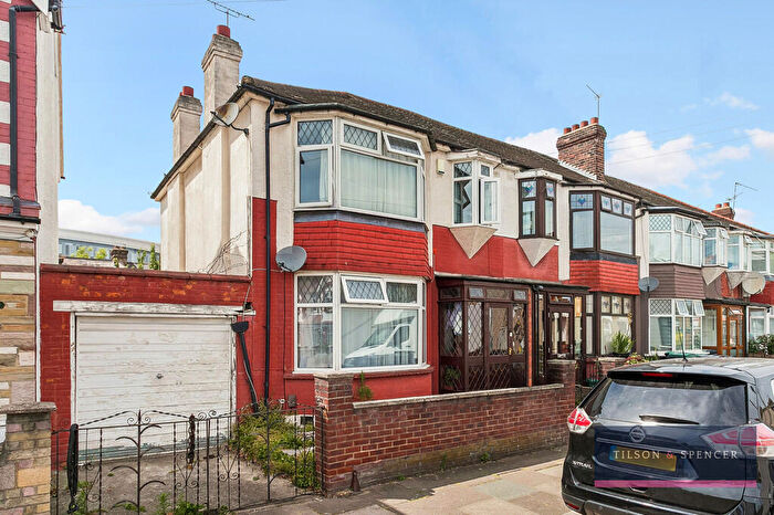 3 Bedroom End Of Terrace House For Sale In Commonwealth Road, Tottenham, London, N17