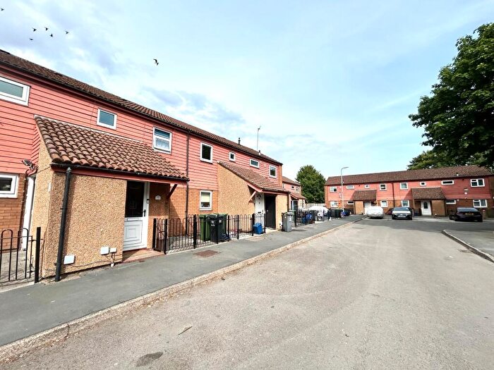 2 Bedroom Maisonette To Rent In Taff Embankment, Cardiff, CF11