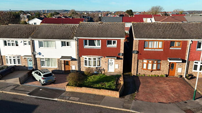 3 Bedroom End Of Terrace House For Sale In Owlets Hall Close, Hornchurch, RM11