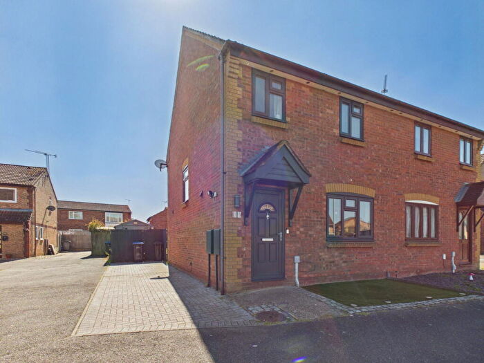 3 Bedroom Semi Detached House For Sale In Spencer Way, Stowmarket, IP14