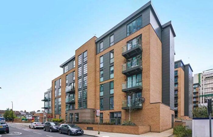 2 Bedroom Flat To Rent In Vale Court, Ealing Road, Brentford, TW8