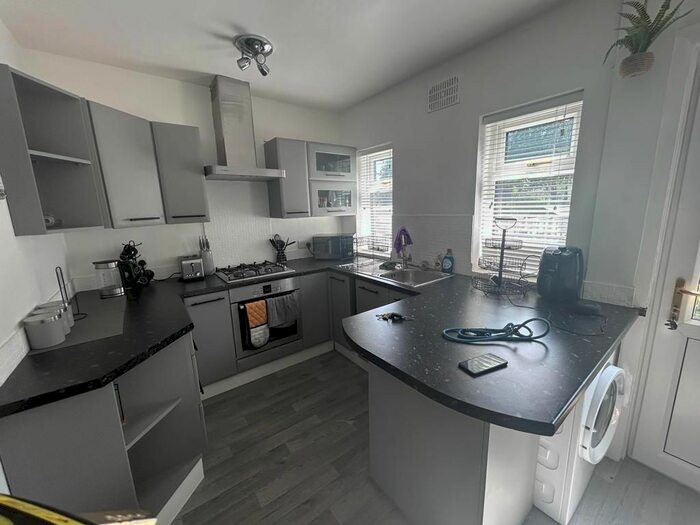 Terraced House To Rent In Farne Avenue, Wakefield, WF2