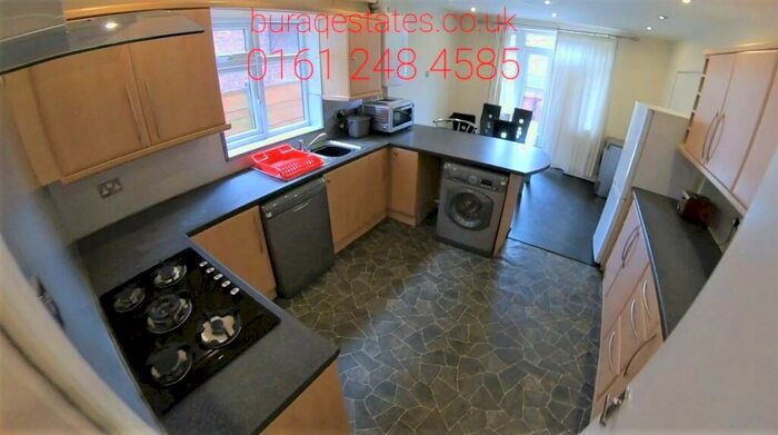 7 Bedroom Town House To Rent In Kingswood Road, Manchester, M14