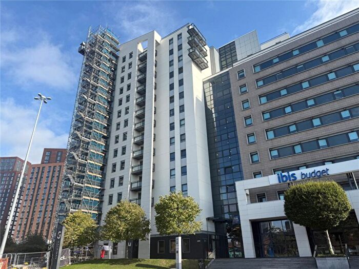 2 Bedroom Apartment To Rent In Gateway North, Crown Point Road, Leeds, LS9