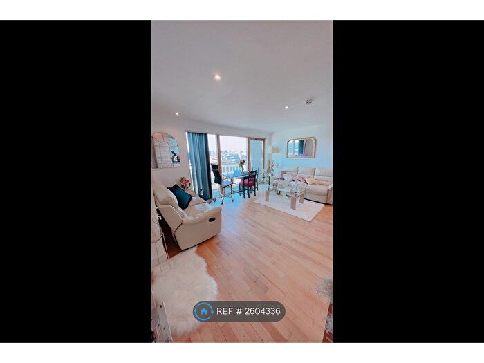 1 Bedroom Flat To Rent In La Salle Chadwick Street, Leeds, West Yorkshire, LS10
